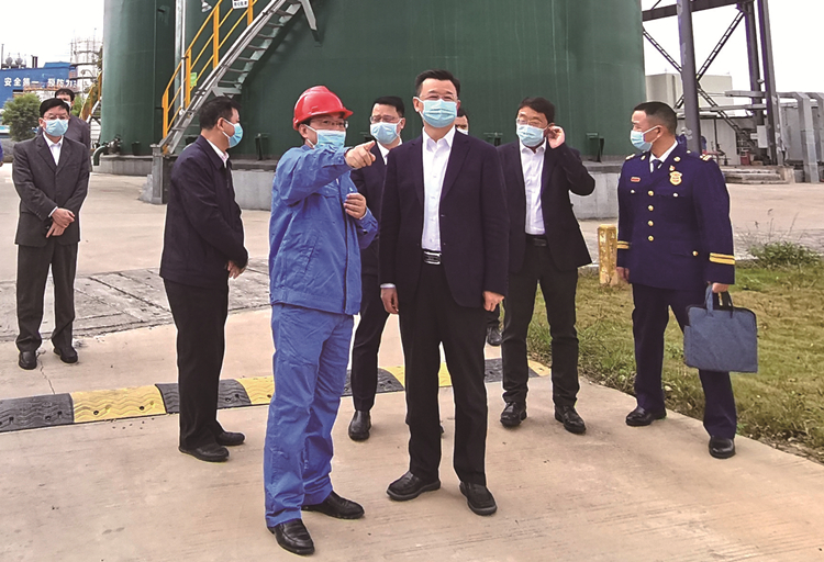 庄悦群副书记一行莅临中欧手机版app树脂公司检查(3)_看图王_副本.jpg