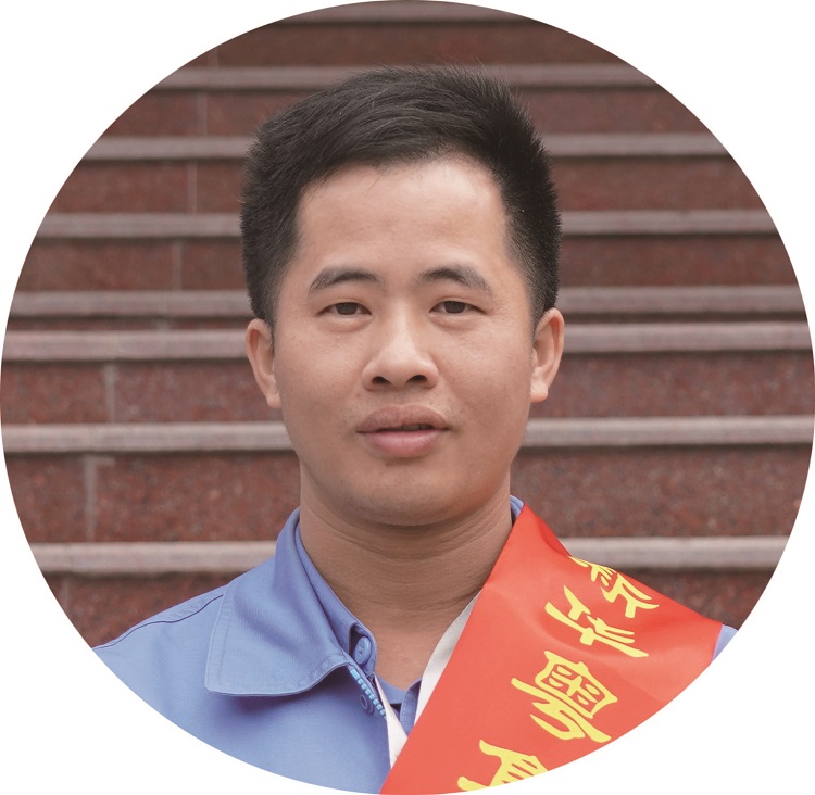 黄永富_荣获2021年度中欧手机版app集团劳动模范.jpg